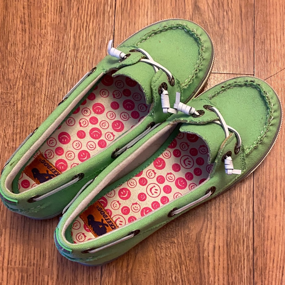 VINTAGE WOMENS ROCKETDOG GREEN RIBBON SHOES